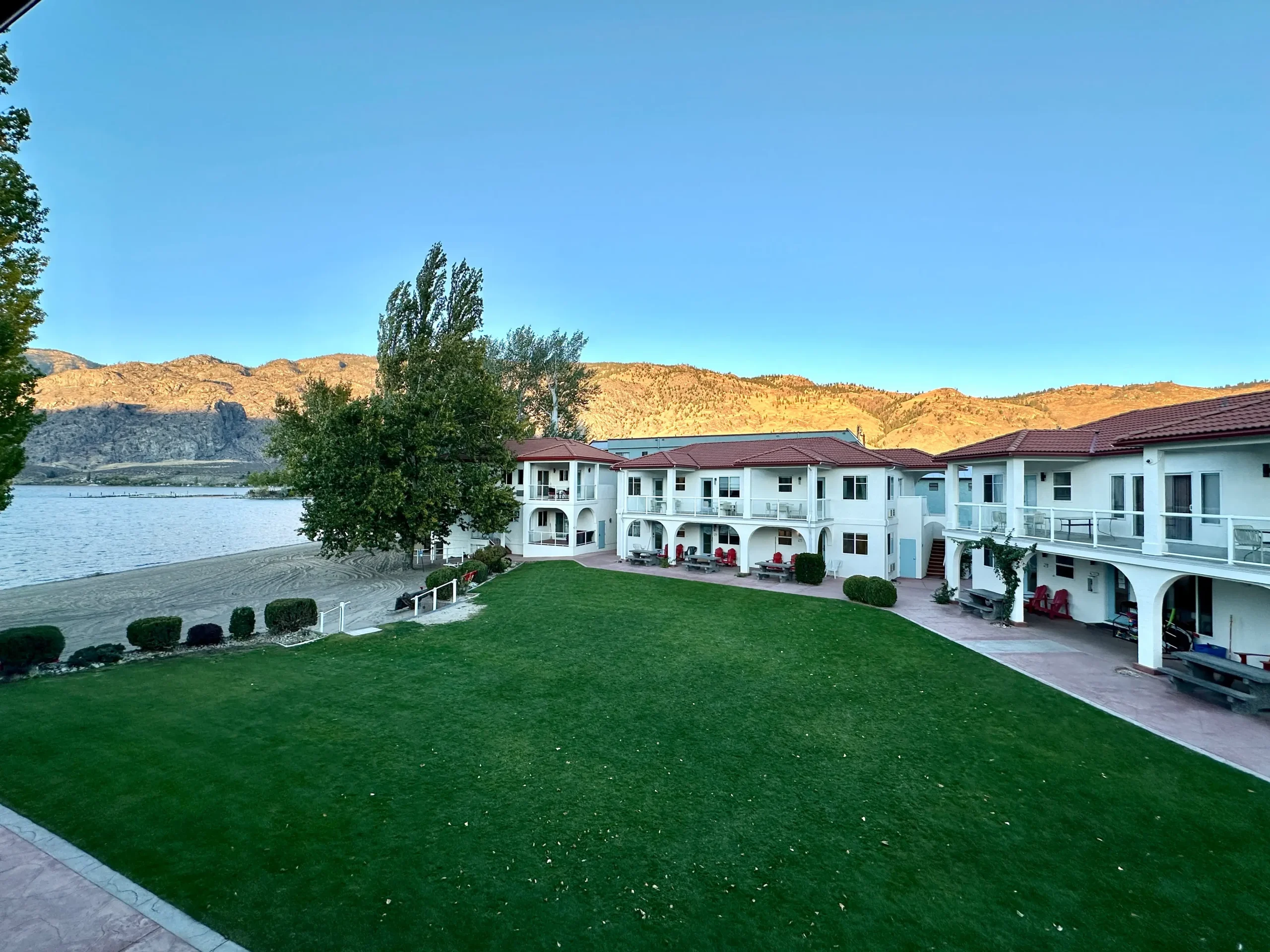 Sandy Beach Motel: Home - Sandy Beach Suites — Sandy Beach Motel in similkameen valley